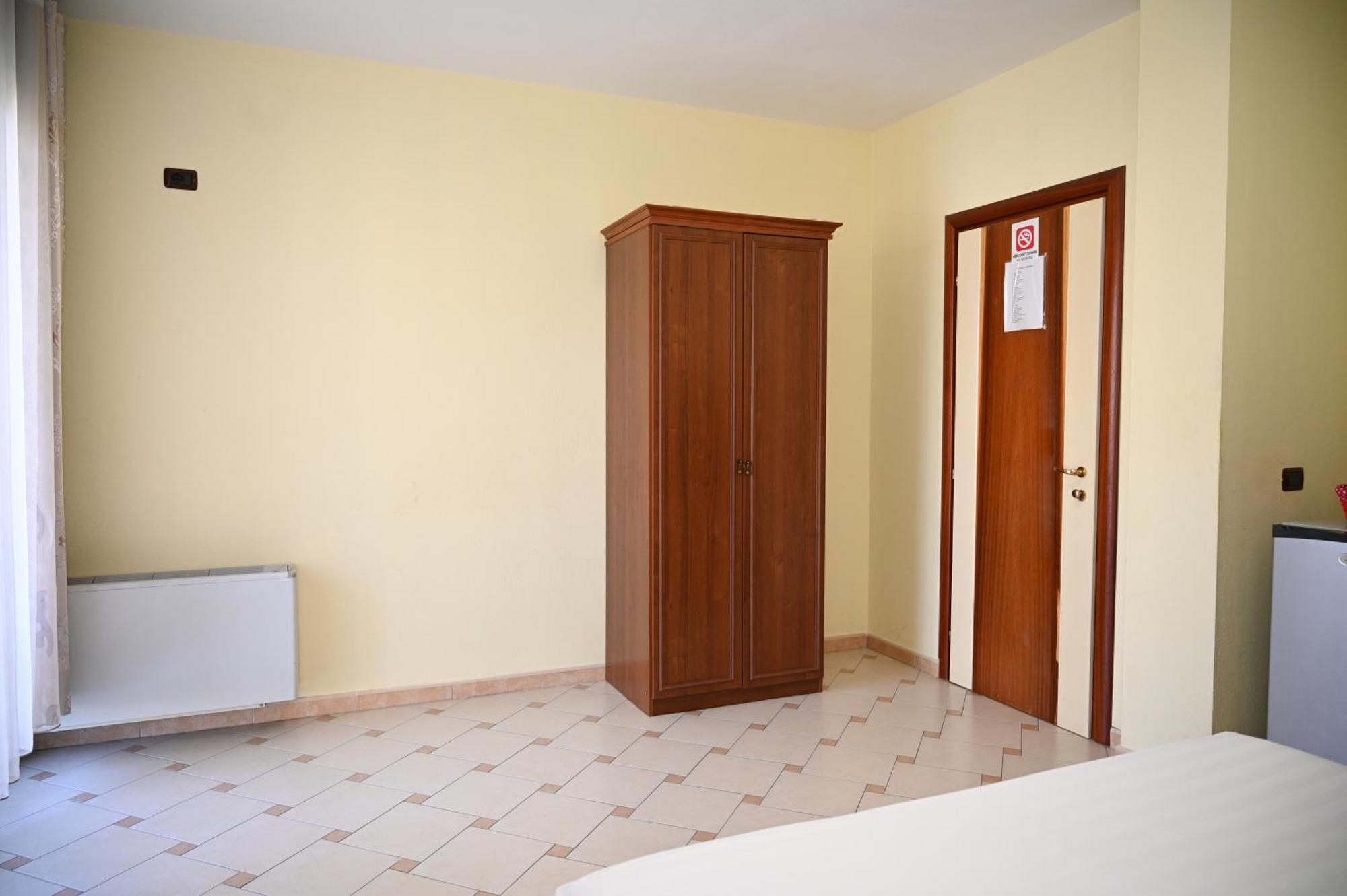 Hotel Vila Emes Durrës Zimmer foto