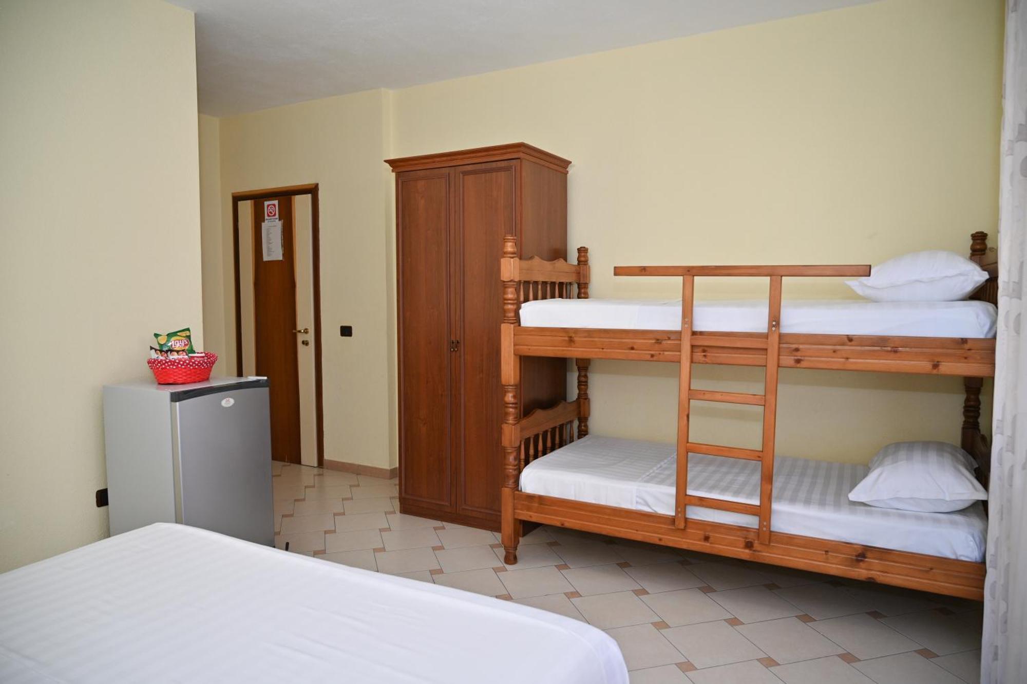 Hotel Vila Emes Durrës Zimmer foto