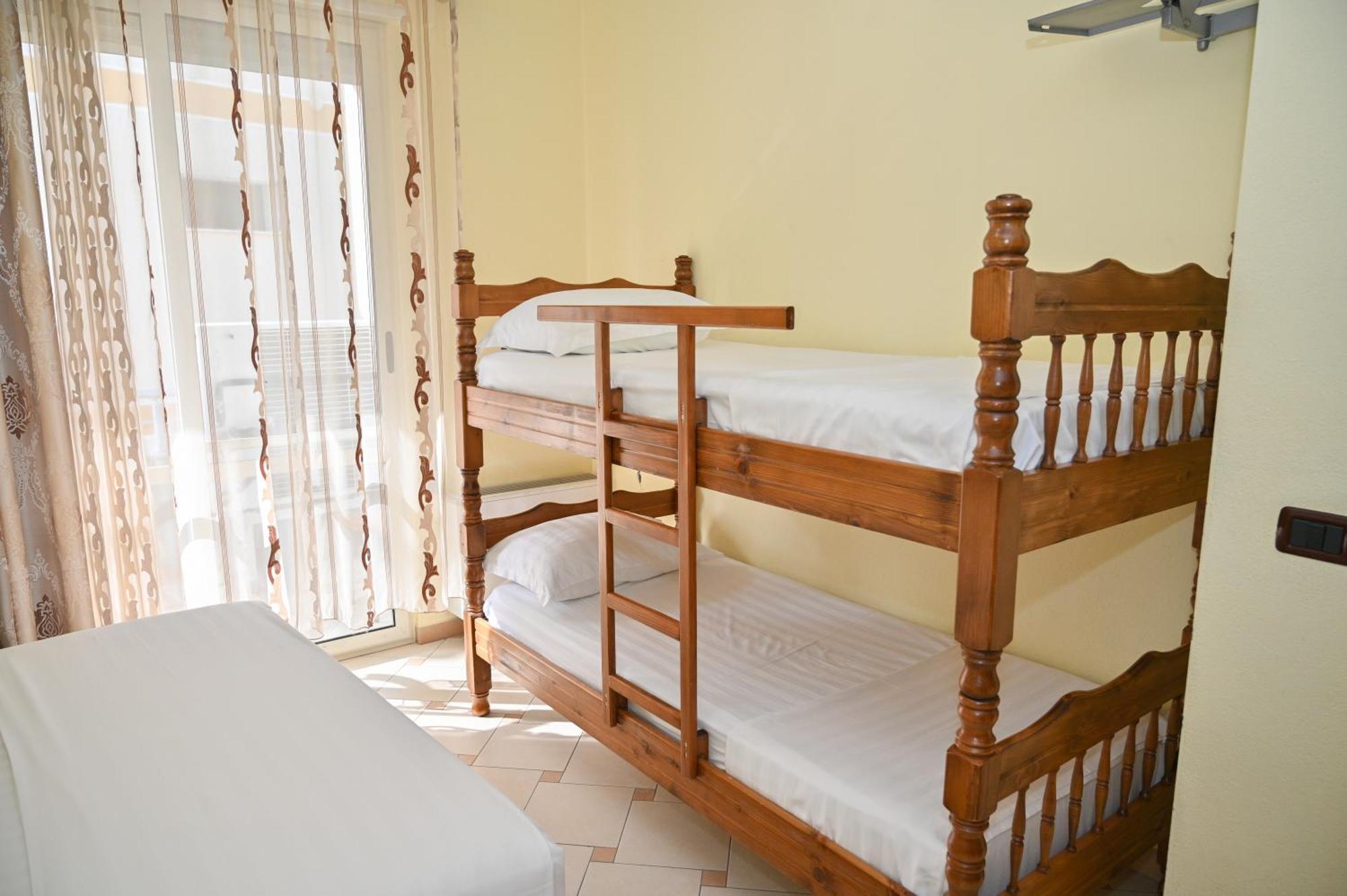 Hotel Vila Emes Durrës Zimmer foto