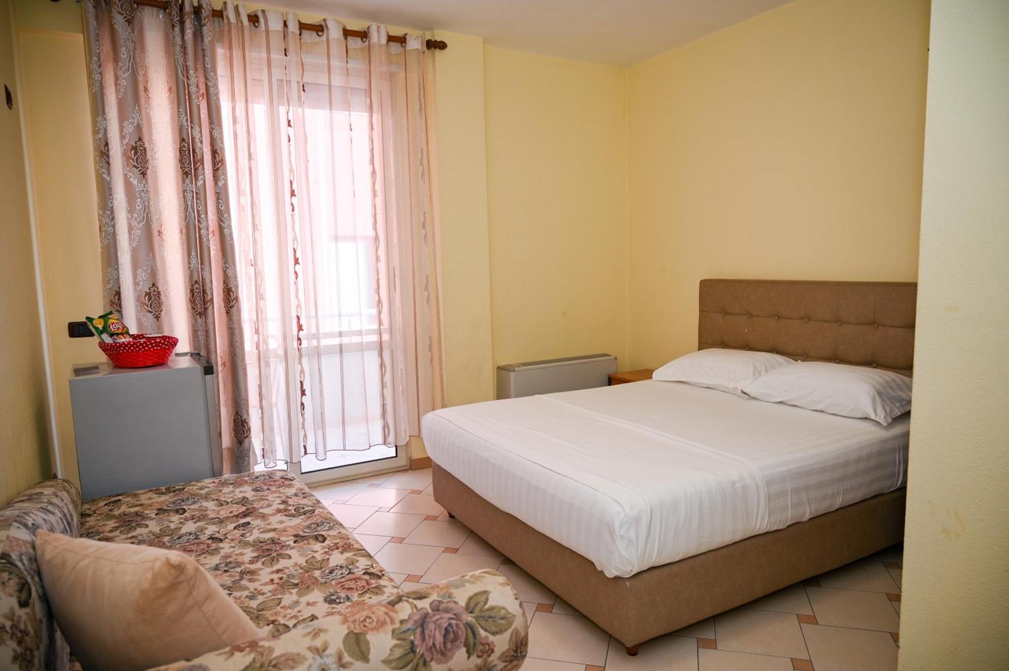 Hotel Vila Emes Durrës Zimmer foto